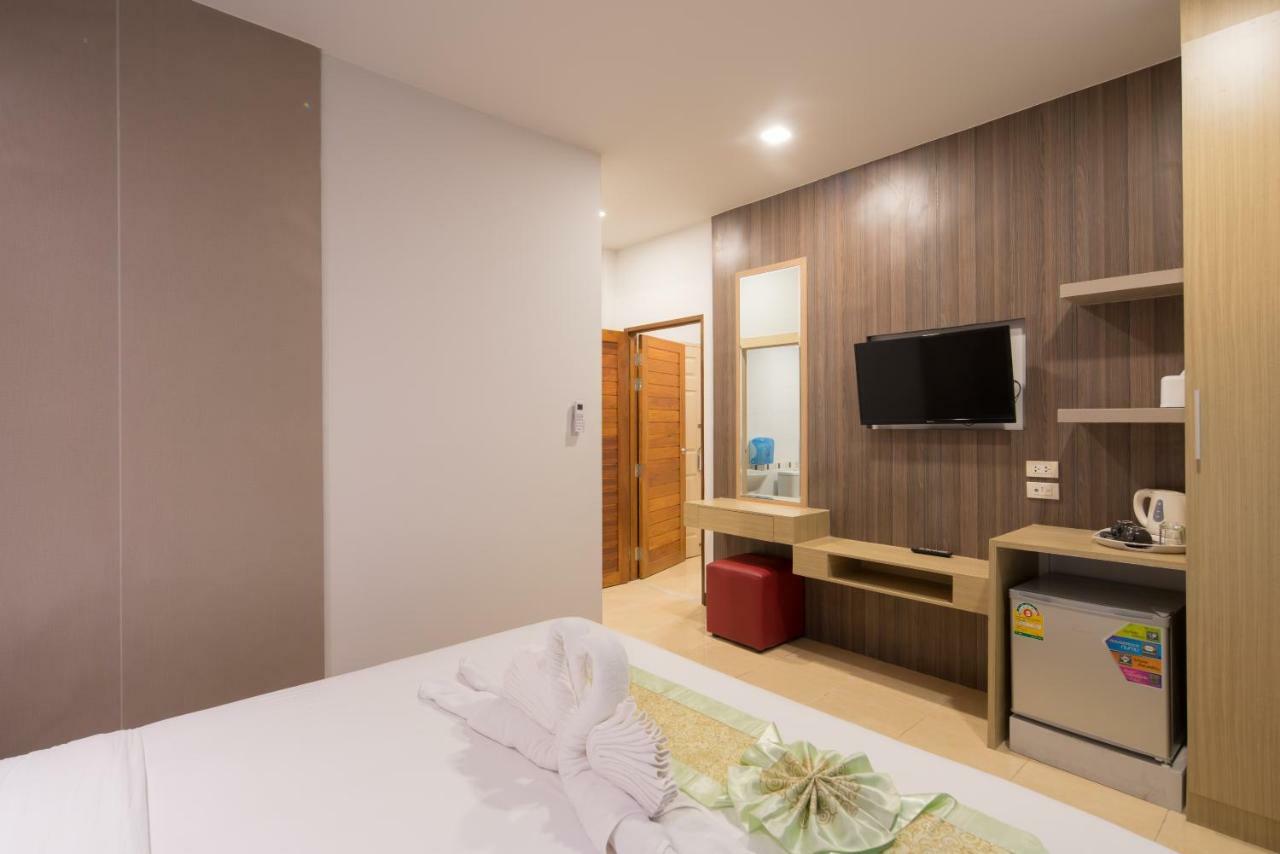 Baan Thai Beach Side Residence Patong Esterno foto