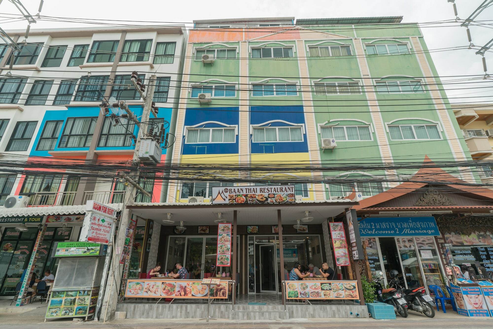 Baan Thai Beach Side Residence Patong Esterno foto