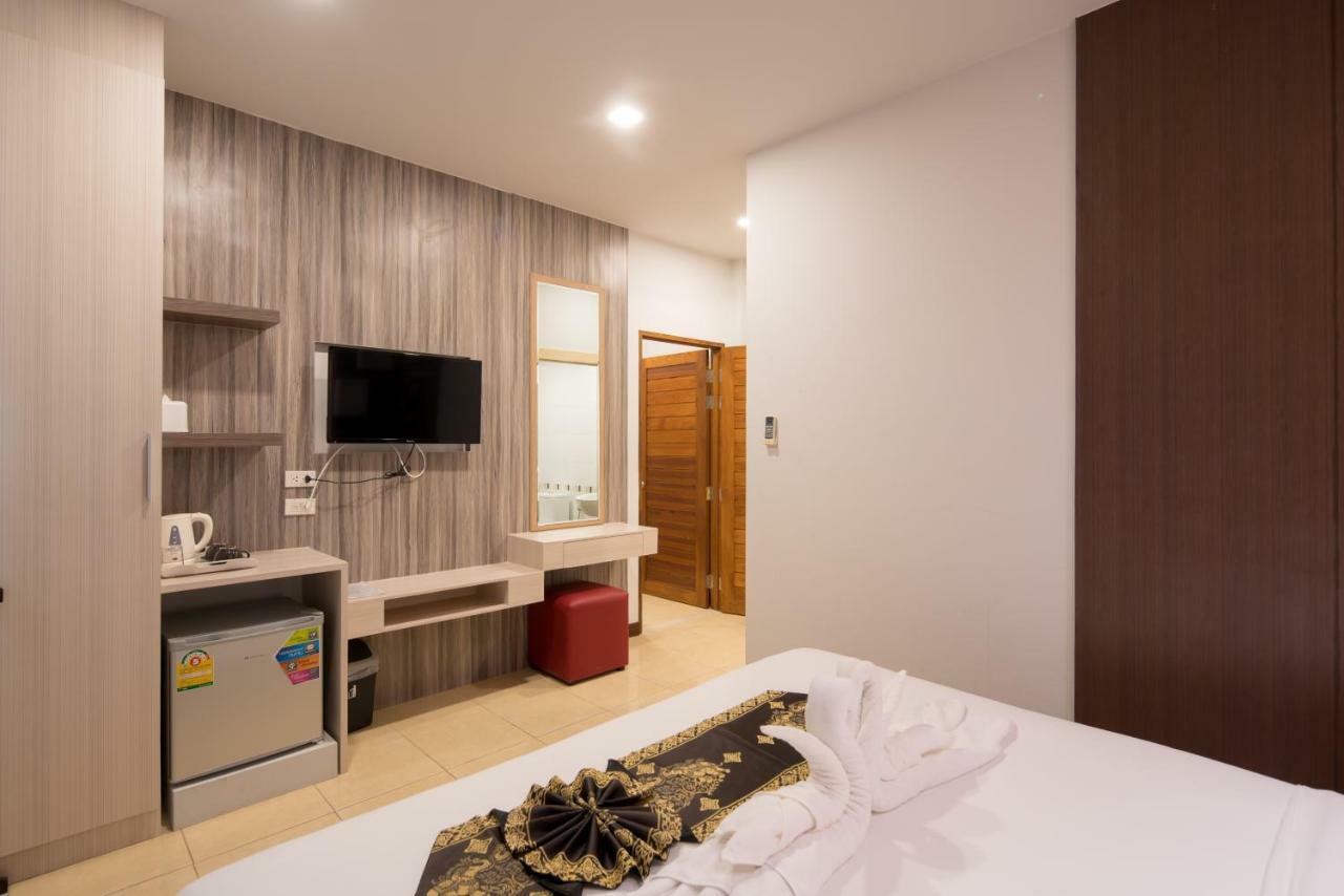 Baan Thai Beach Side Residence Patong Esterno foto