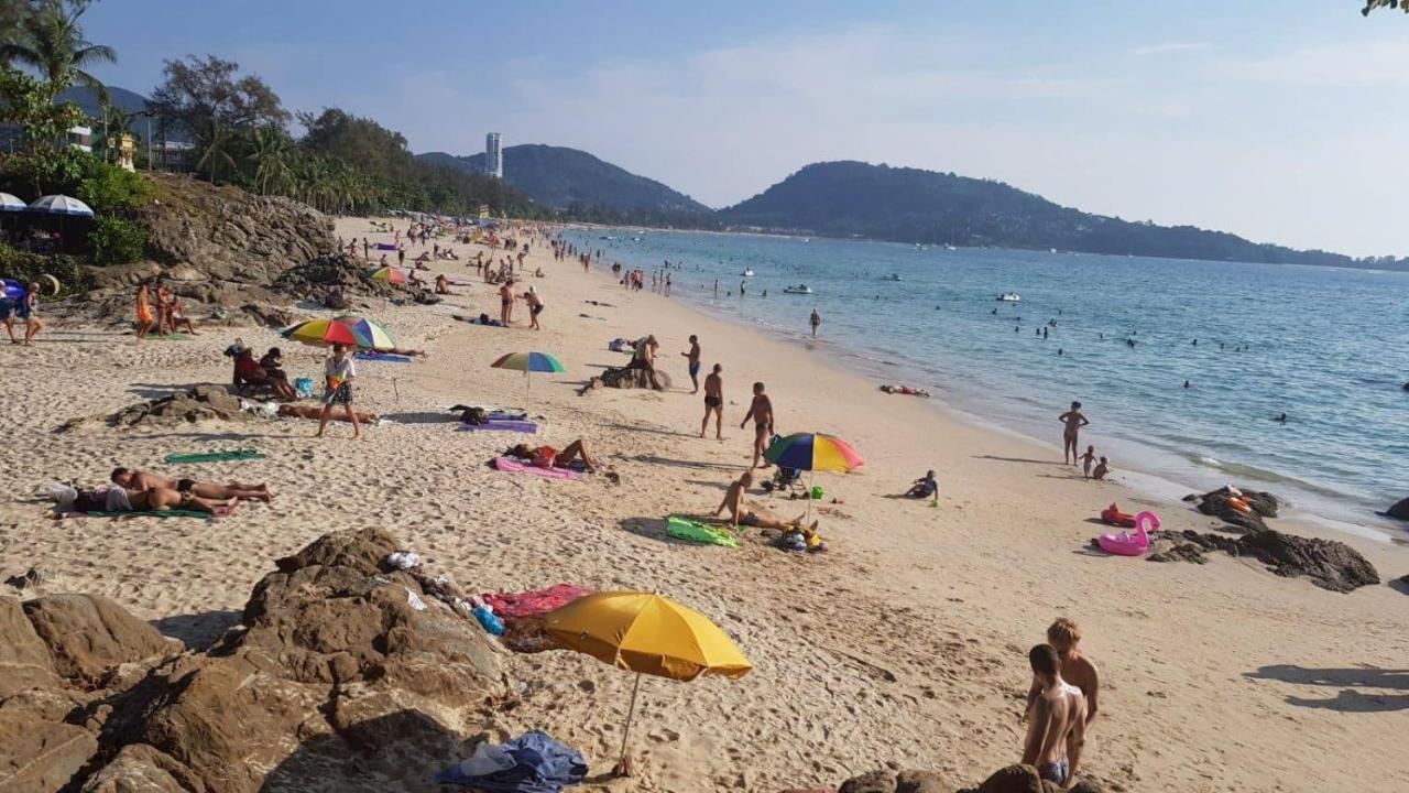 Baan Thai Beach Side Residence Patong Esterno foto