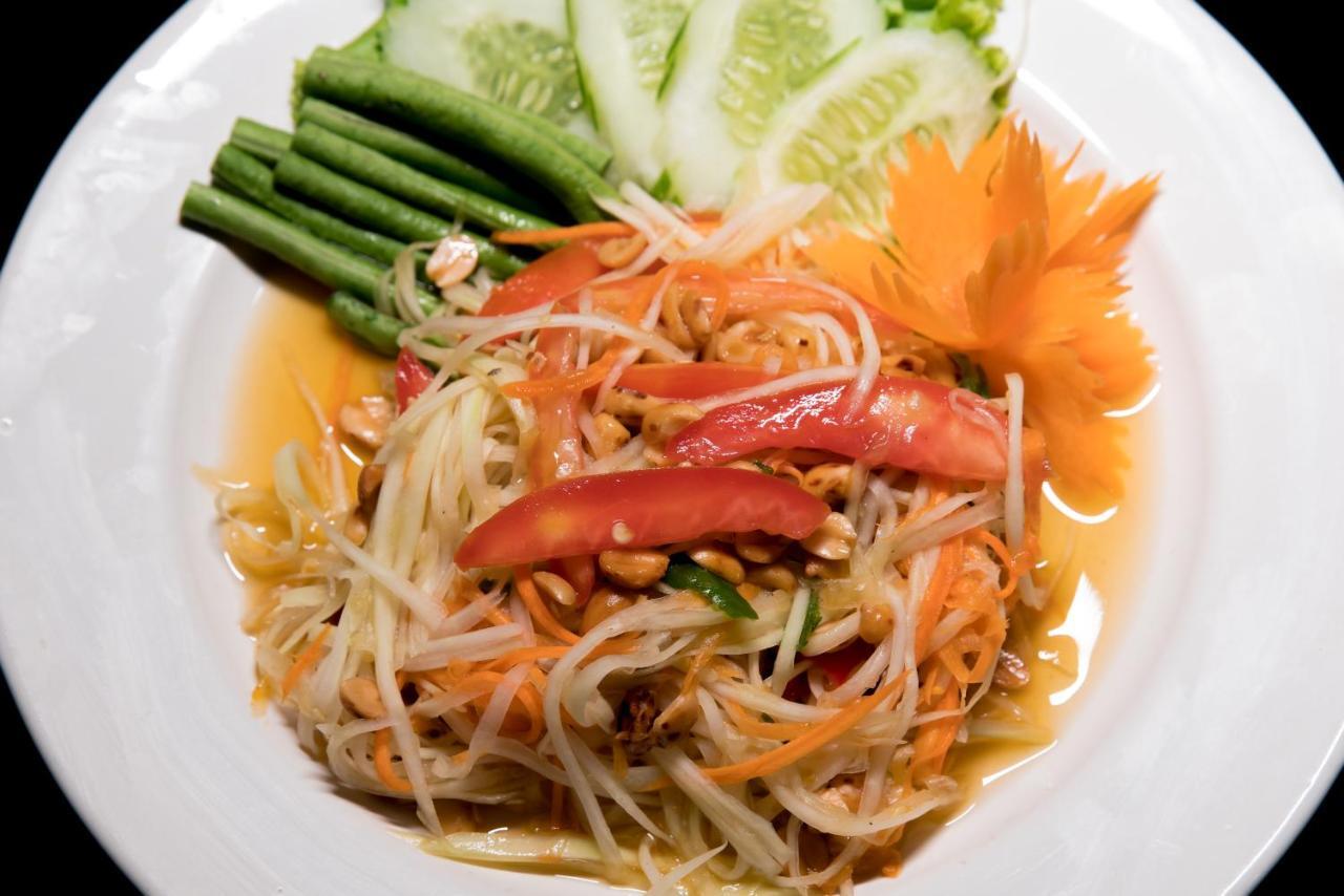 Baan Thai Beach Side Residence Patong Esterno foto